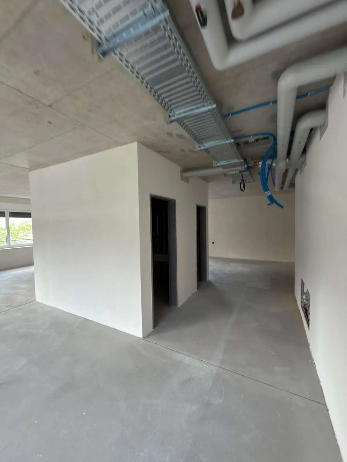 Fertig verputzter Raumkörper in einem Neubau